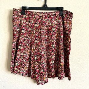 Tracy Evans ditzy floral flowy shorts size Medium longer pink feminine pull on